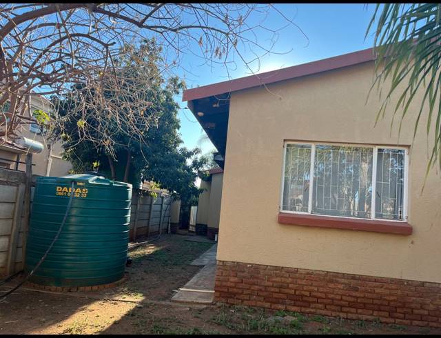 3 BEDROOM HOUSE FOR SALE IN FLORA PARK